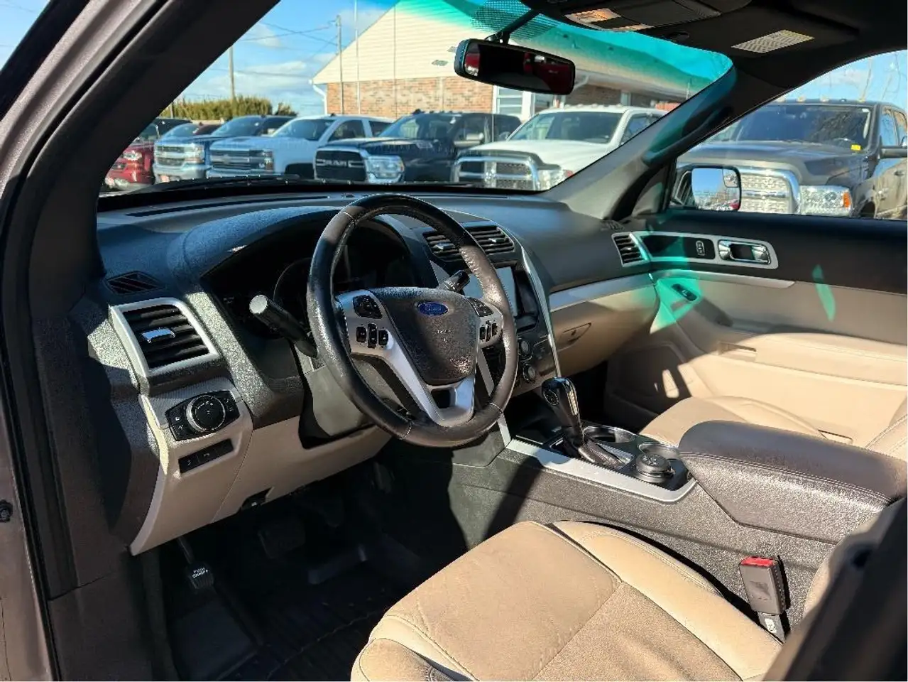 Ford Explorer снимка Ford Explorer