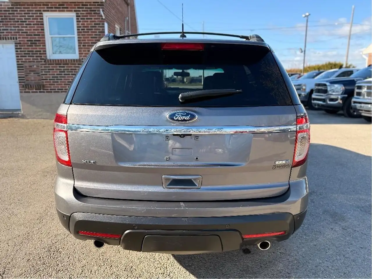 Ford Explorer снимка Ford Explorer