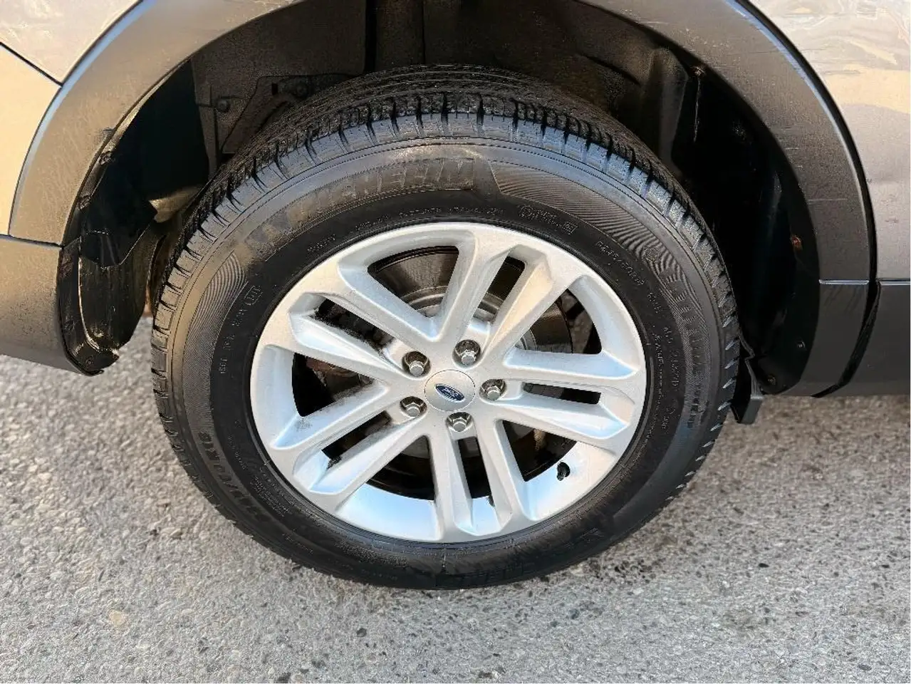 Ford Explorer снимка Ford Explorer