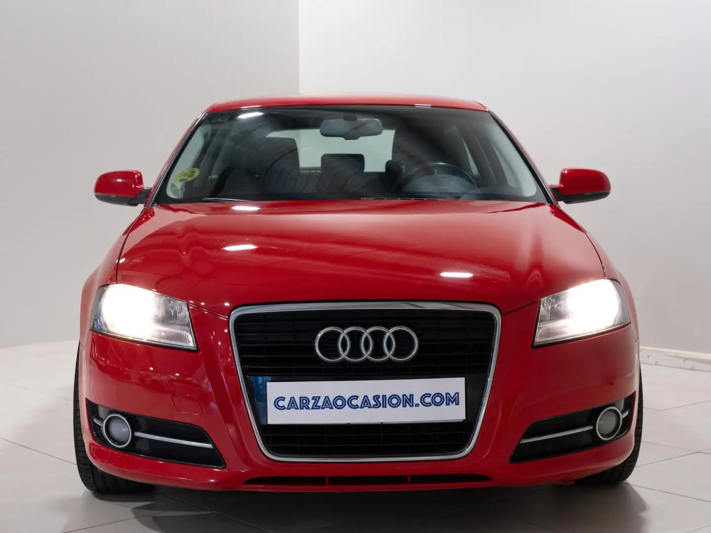 Audi A3 1.6TDI Ambiente Rood - 2