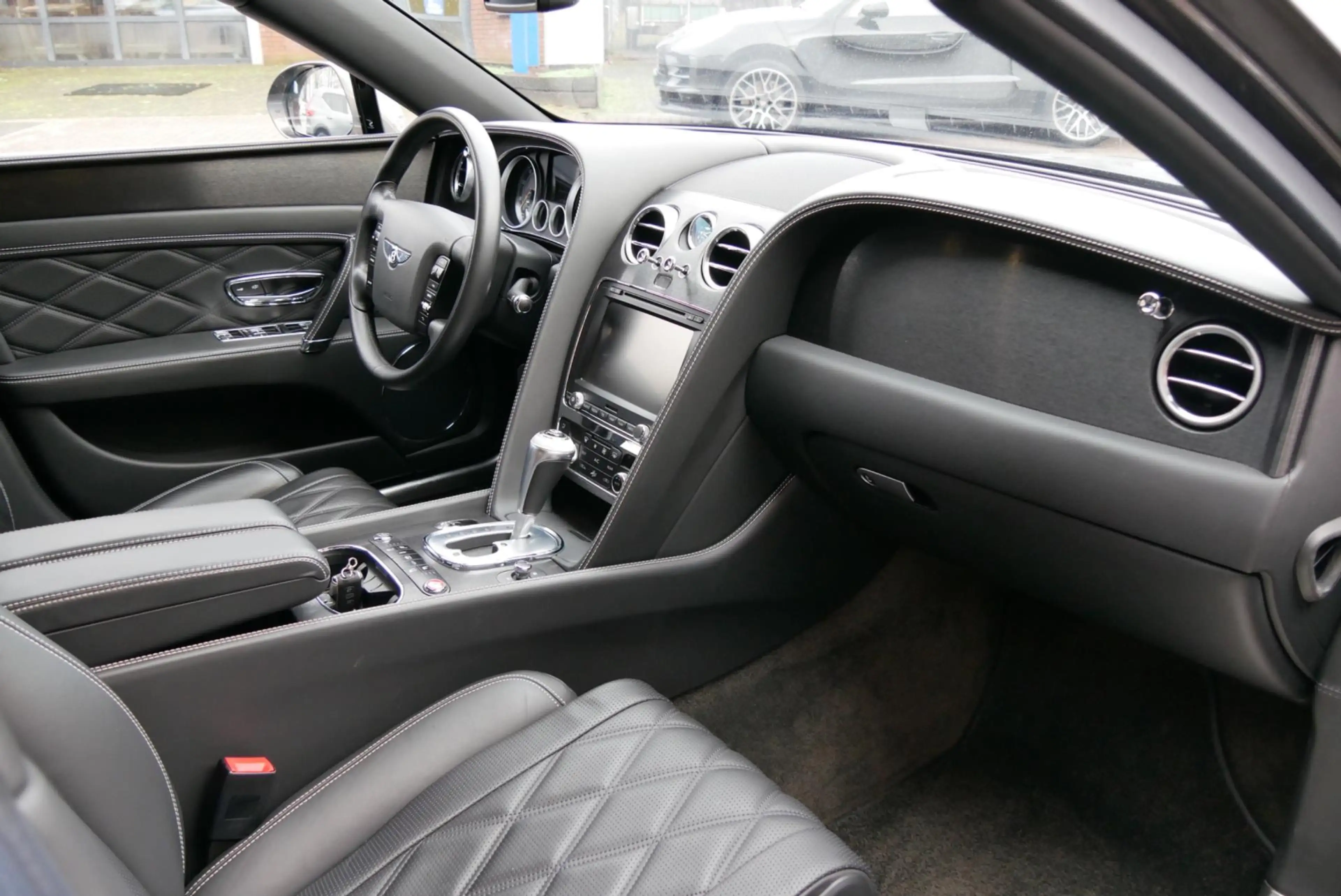 Bentley Flying Spur 4.0 V8. zeer compleet. dealer onderhouden. org km — photo 16