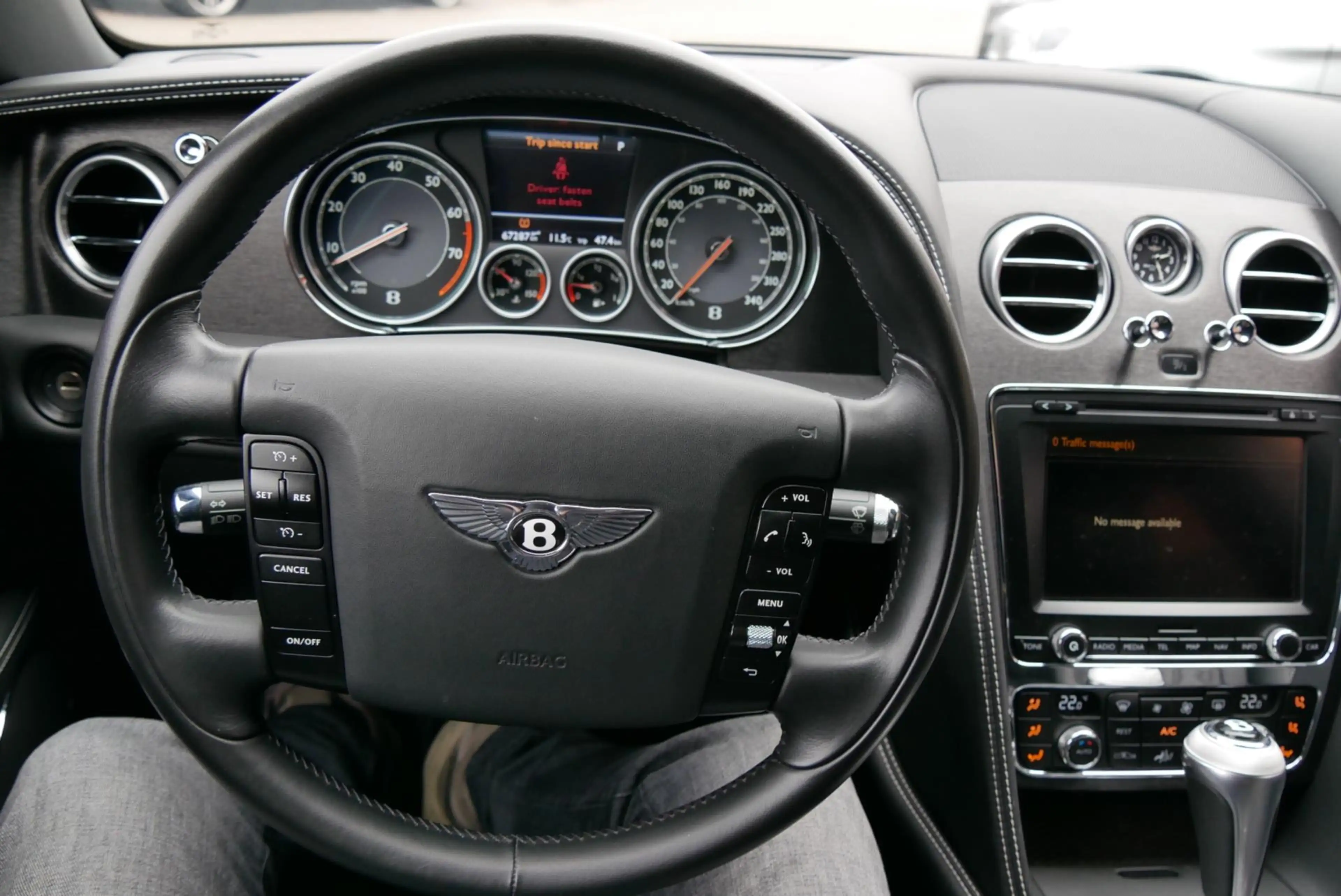 Bentley Flying Spur 4.0 V8. zeer compleet. dealer onderhouden. org km — photo 18