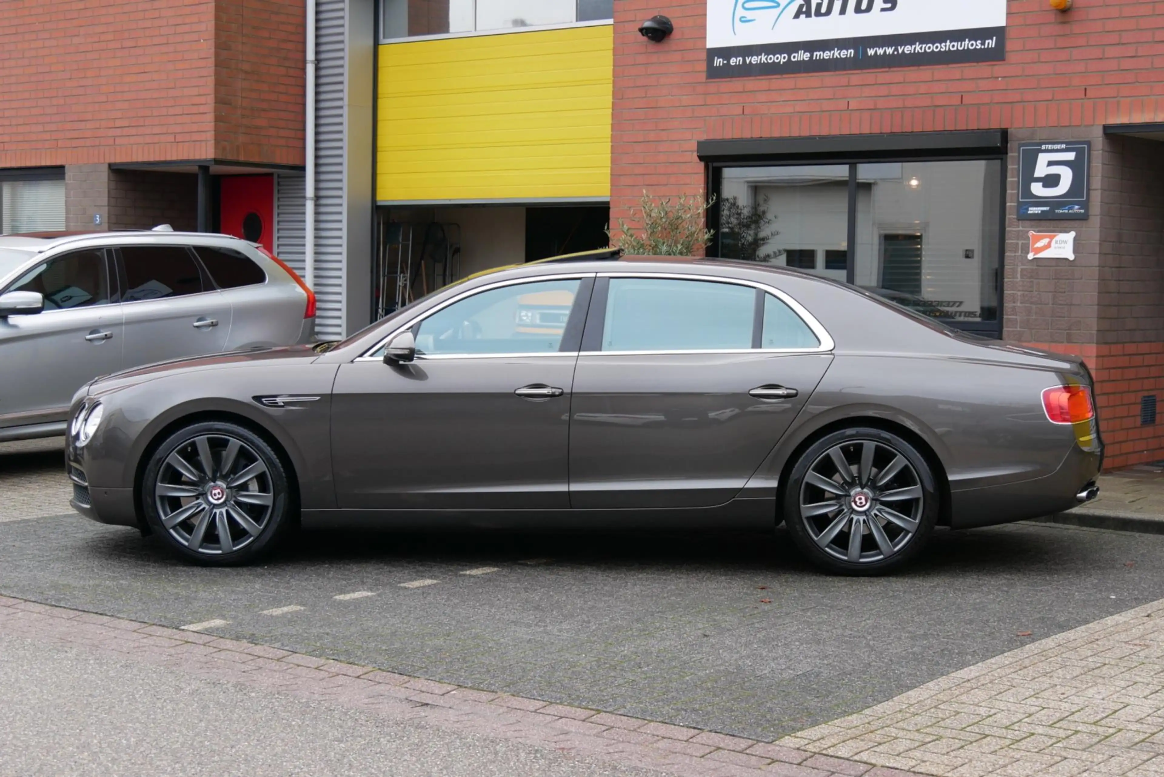 Bentley Flying Spur 4.0 V8. zeer compleet. dealer onderhouden. org km — photo 4