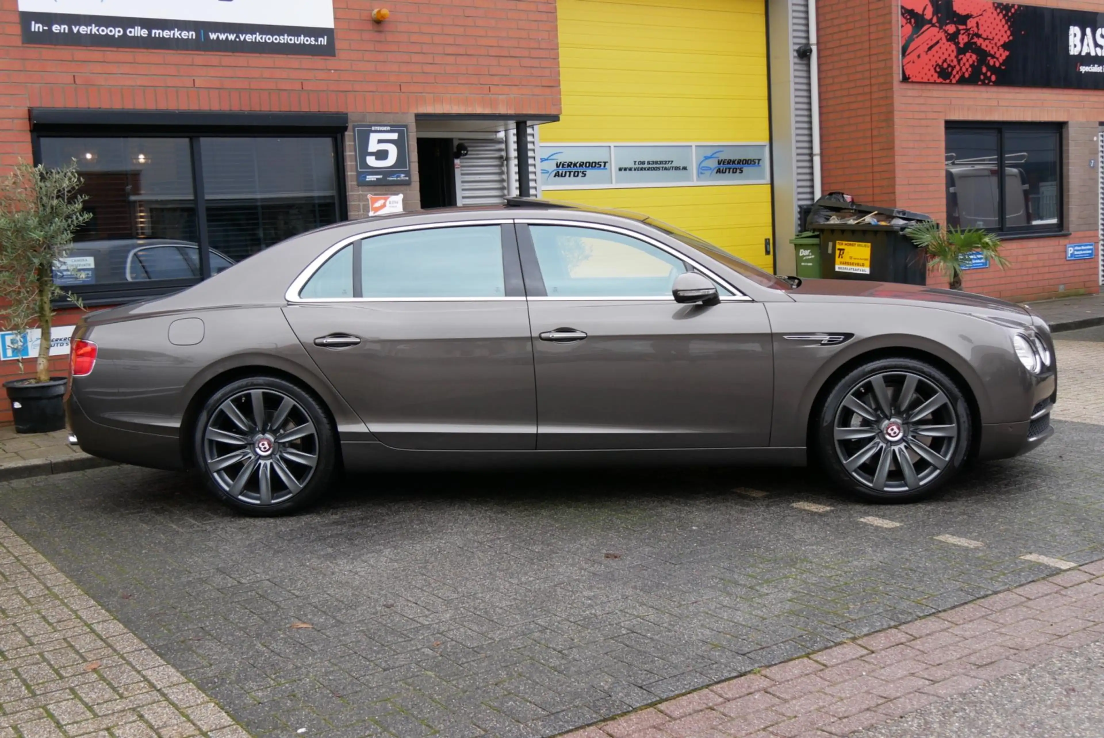 Bentley Flying Spur 4.0 V8. zeer compleet. dealer onderhouden. org km — photo 10