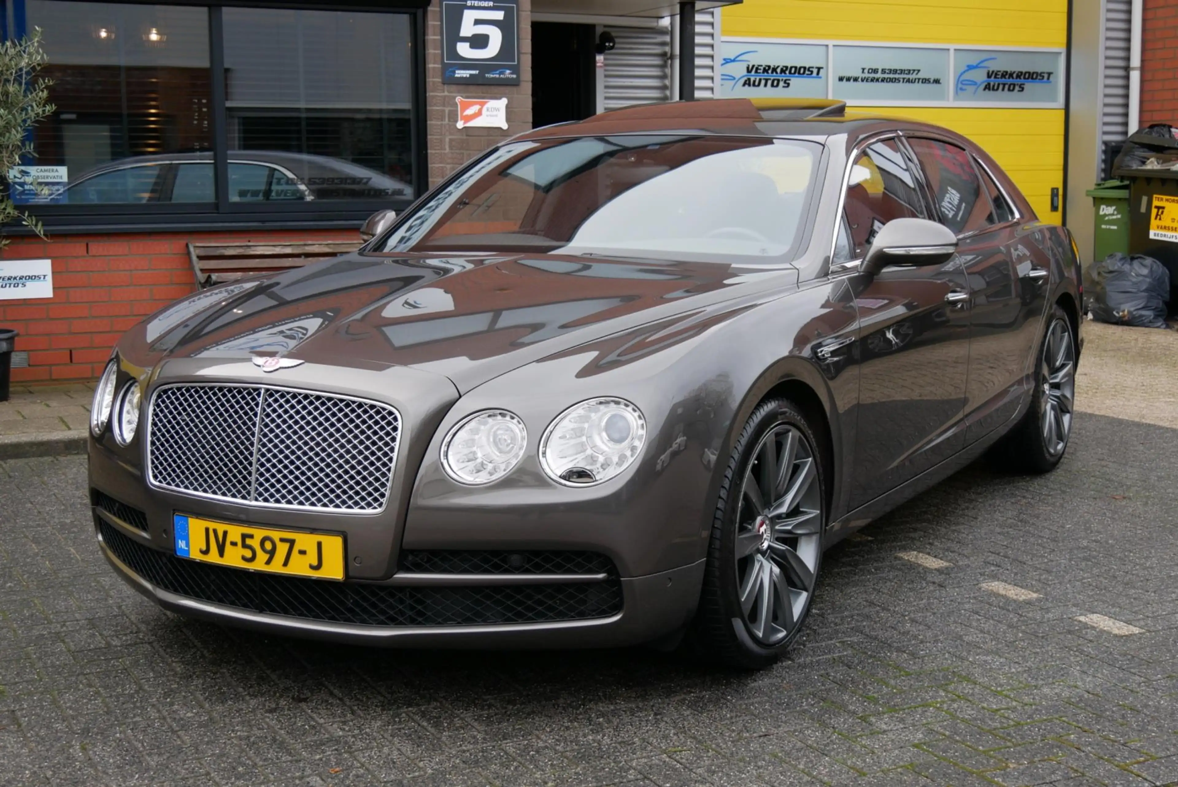 Bentley Flying Spur 4.0 V8. zeer compleet. dealer onderhouden. org km — photo 2