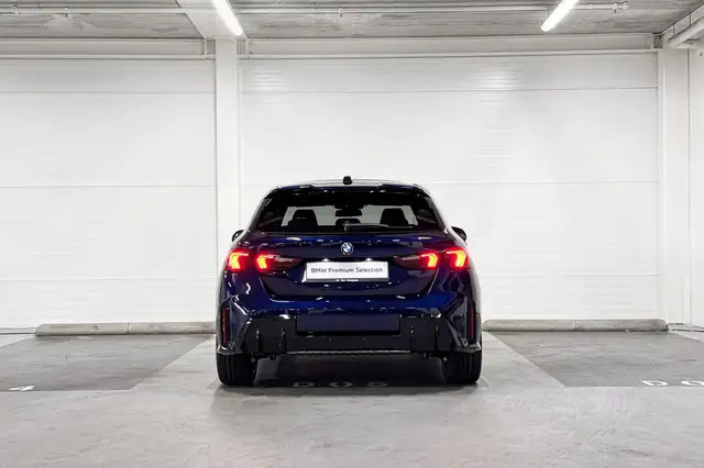 BMW 1 Series view 8