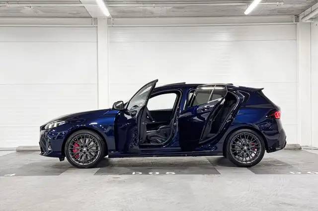 BMW 1 Series view 3