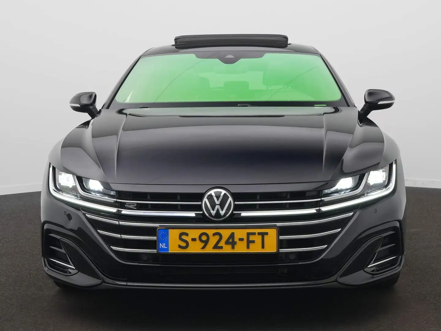 Volkswagen Arteon Shooting Brake 2.0 TSI R-Line / Panoramadak / Adap Zwart - 2