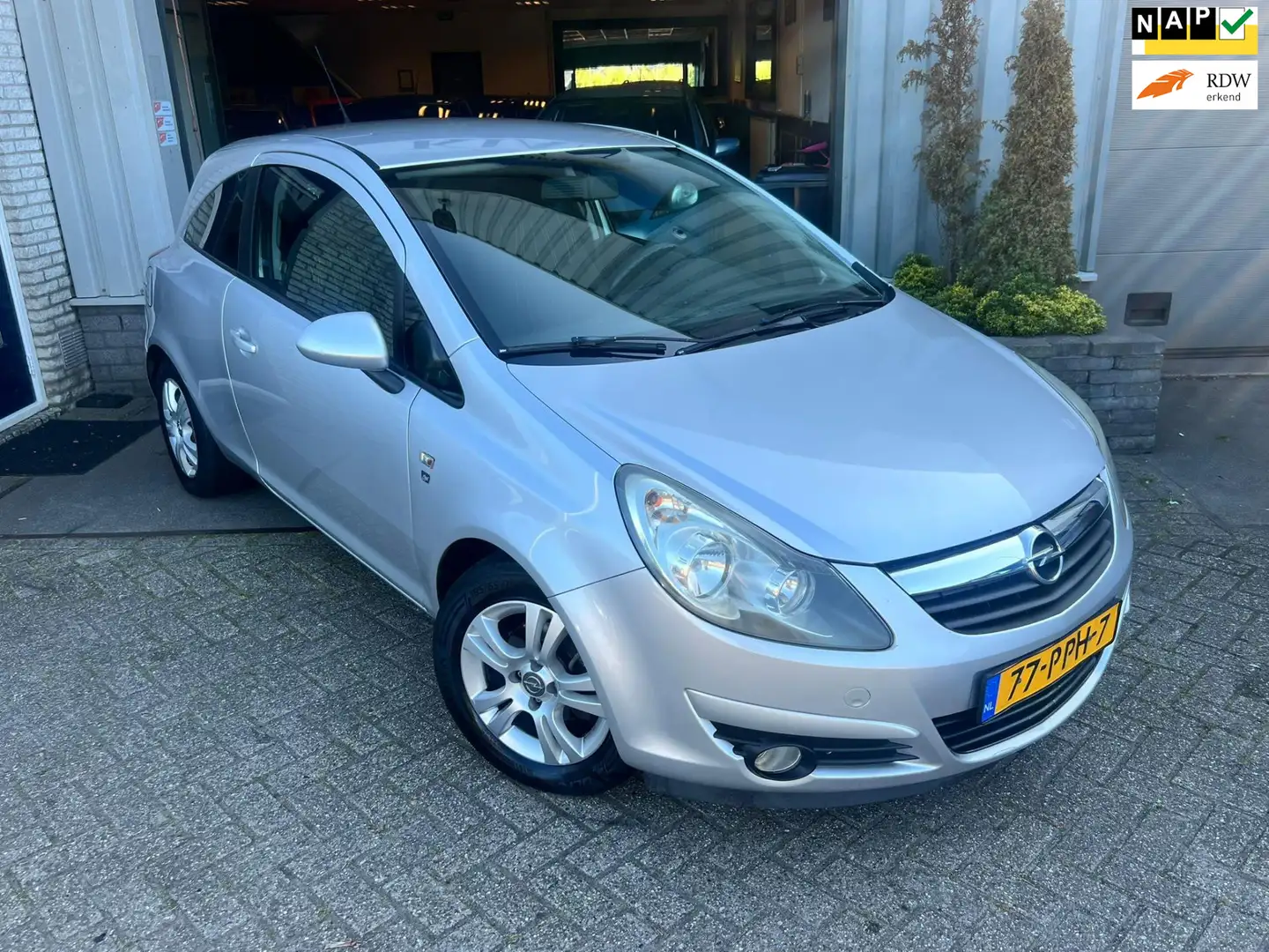 Opel Corsa 1.3 CDTi EcoFlex S/S '111' Edition| nieuwe apk Grijs - 1