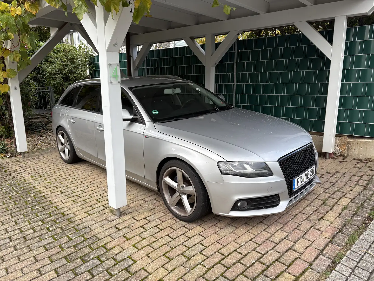Audi A4 Attraction quattro Grau - 2