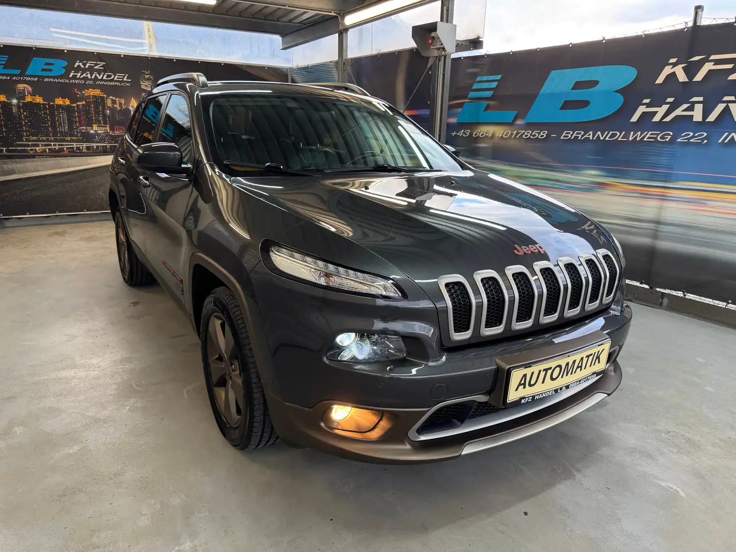 Jeep Cherokee Limited 4WD Grau - 1