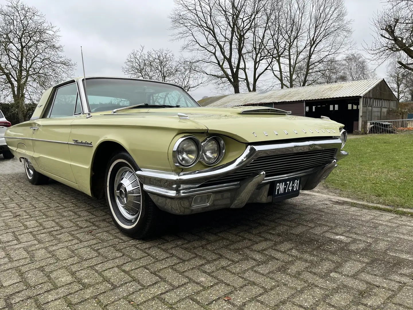 Ford Thunderbird 6.4 liter v8 390 cid - 2