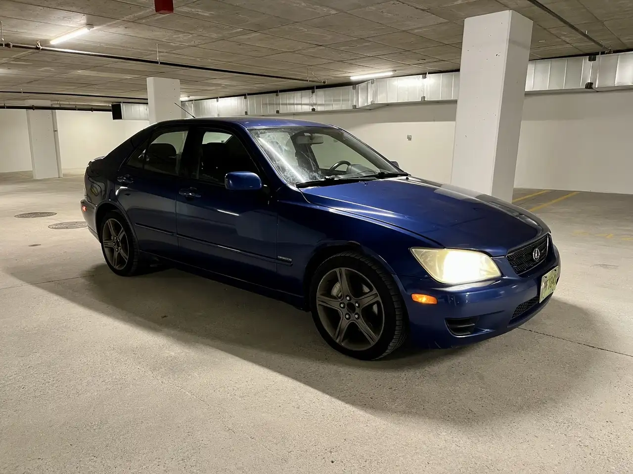 Lexus IS снимка Lexus IS