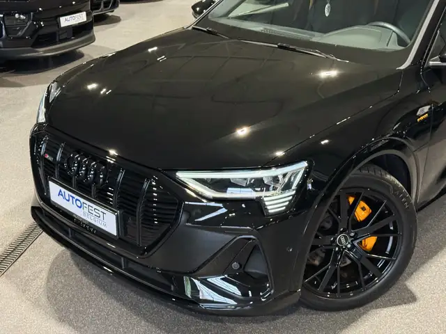 Audi E-Tron view 4