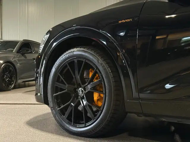 Audi E-Tron view 11