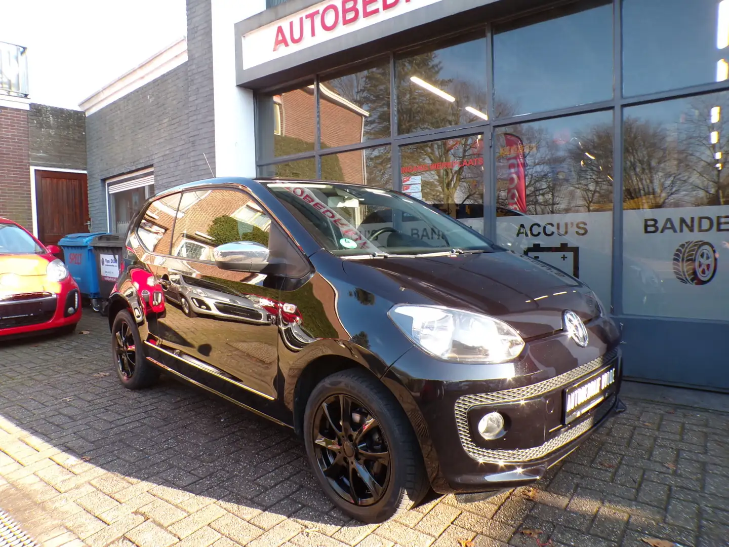 Volkswagen up! 1.0 high up! BLACKLINE ZEER MOOI, AIRCO,LMV,PDC !! Negro - 2