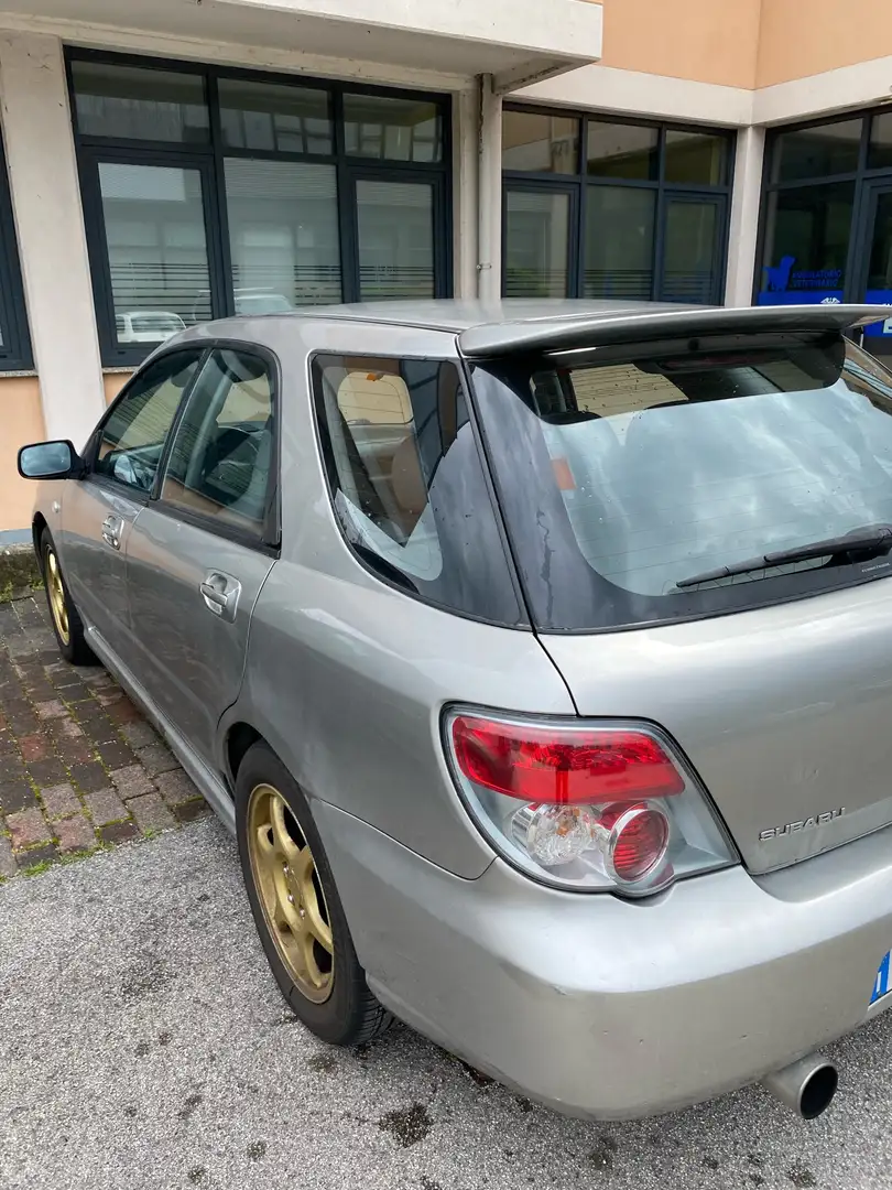 Subaru Impreza Berlina 2.5 WRX awd Gold - 2