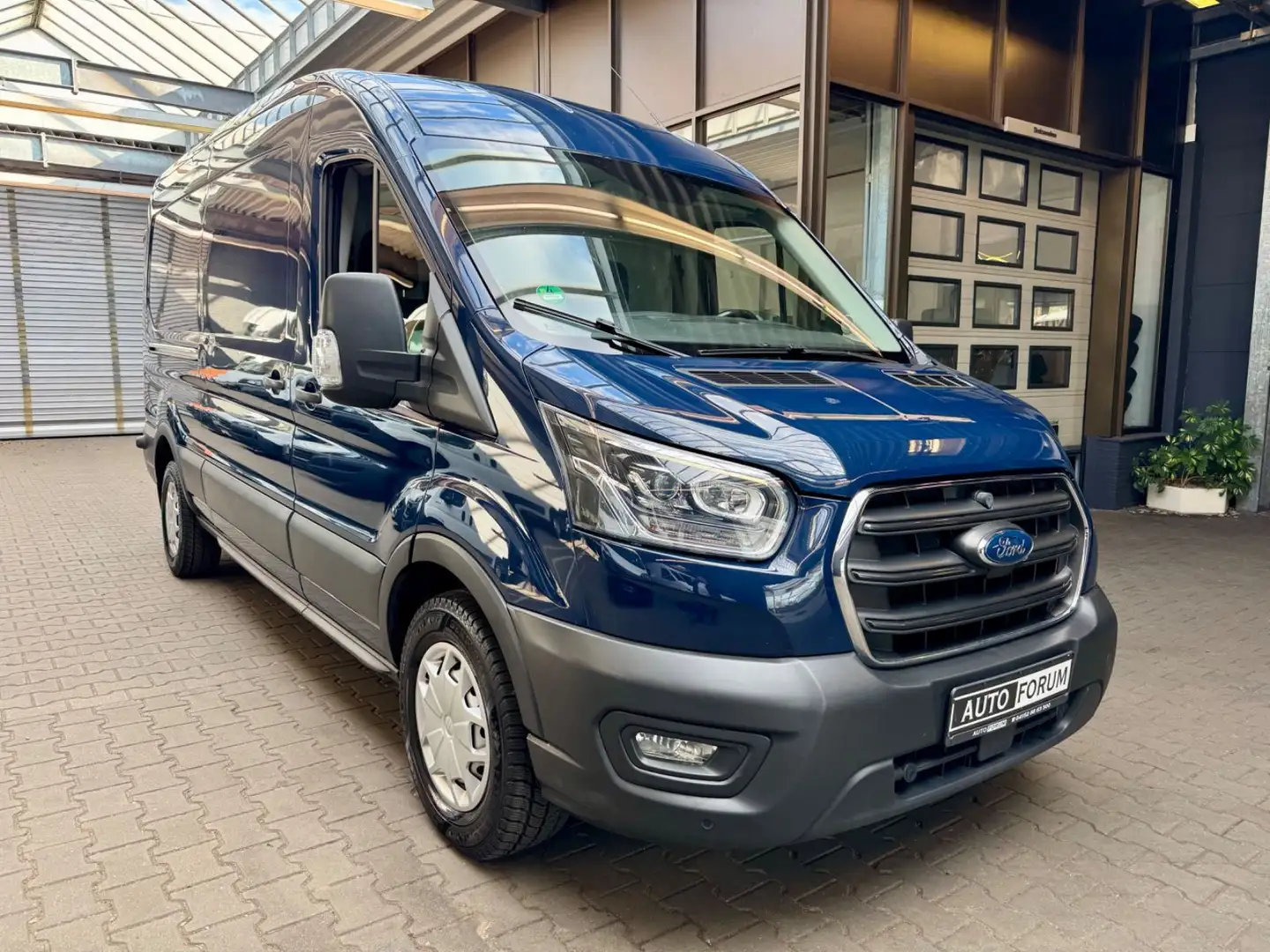Ford Transit 2.0 TDCi L3H2 AUT 1Hand 3STZ AHK BiXENON Blau - 2