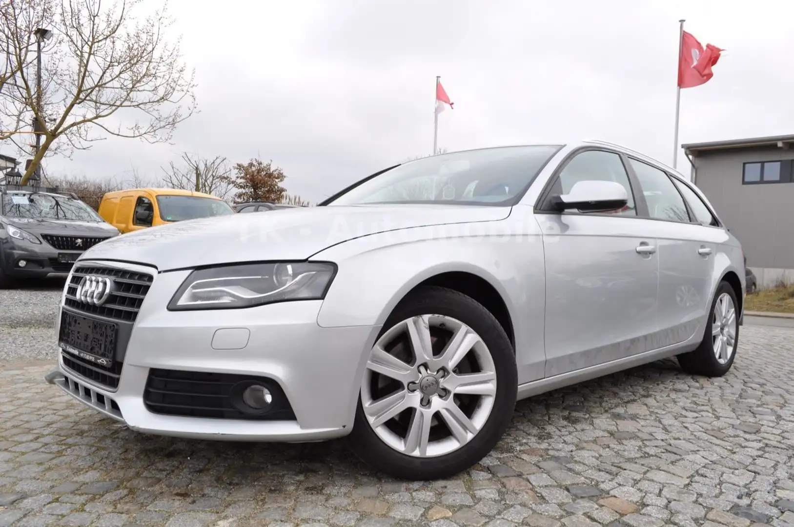Audi A4 Avant Attraction /NAVI/Bi-XENON/8x BEREIFT Silber - 1