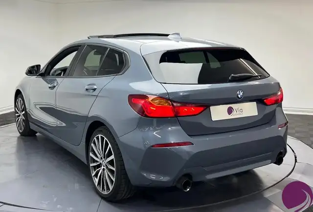 BMW 1 Series view 6