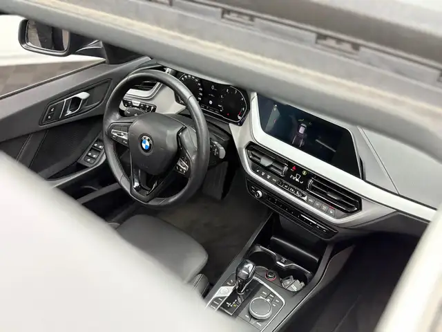 BMW 1 Series view 9