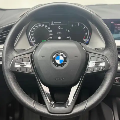 BMW 1 Series view 11