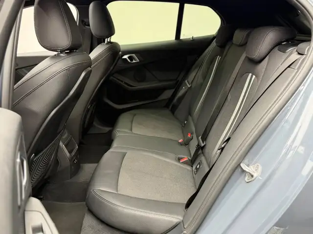 BMW 1 Series view 8