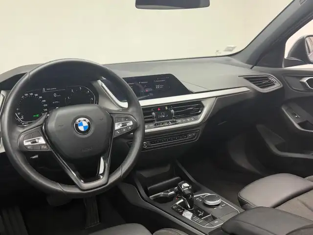 BMW 1 Series view 10