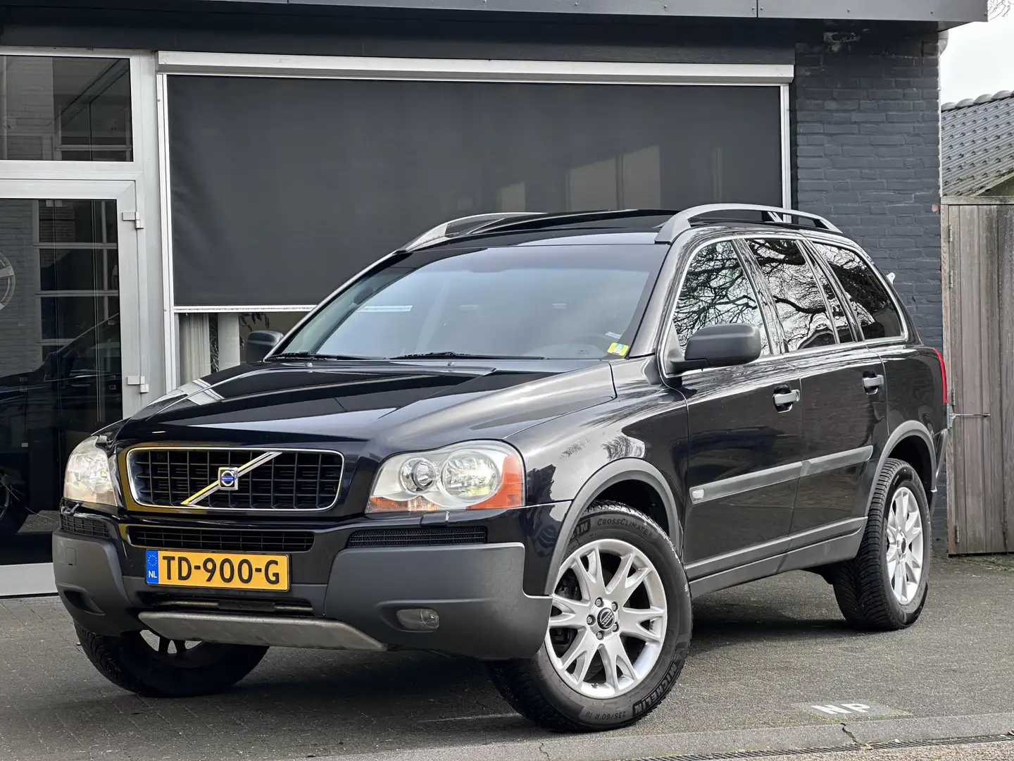 Volvo XC90 2.5 T Exclusive CLIMA / CRUISE / PANO / AUTO / STO Schwarz - 1