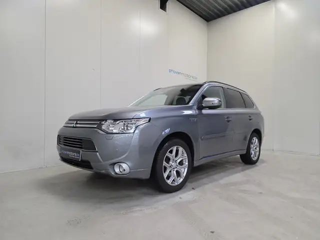 Mitsubishi Outlander 2.0 PHEV Autom. - 4WD - GPS - Airco - Export