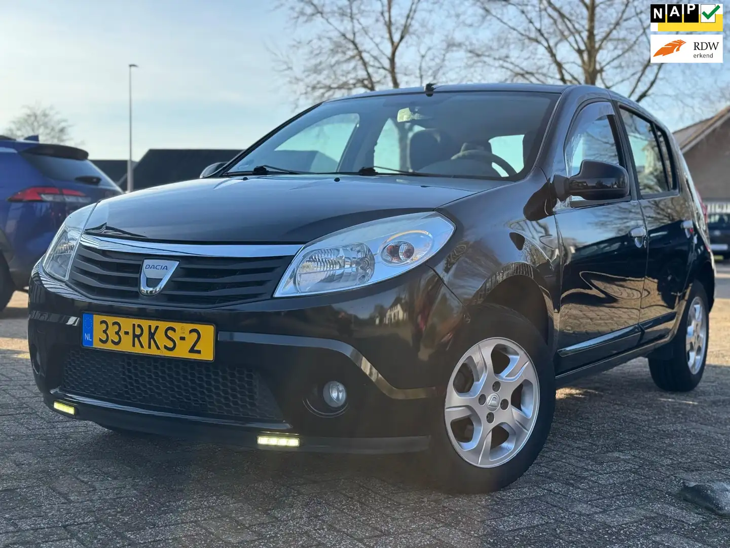 Dacia Sandero 1.2 Lauréate AIRCO EL.RAMEN STUURBEKR. APK 01-2027 Schwarz - 1