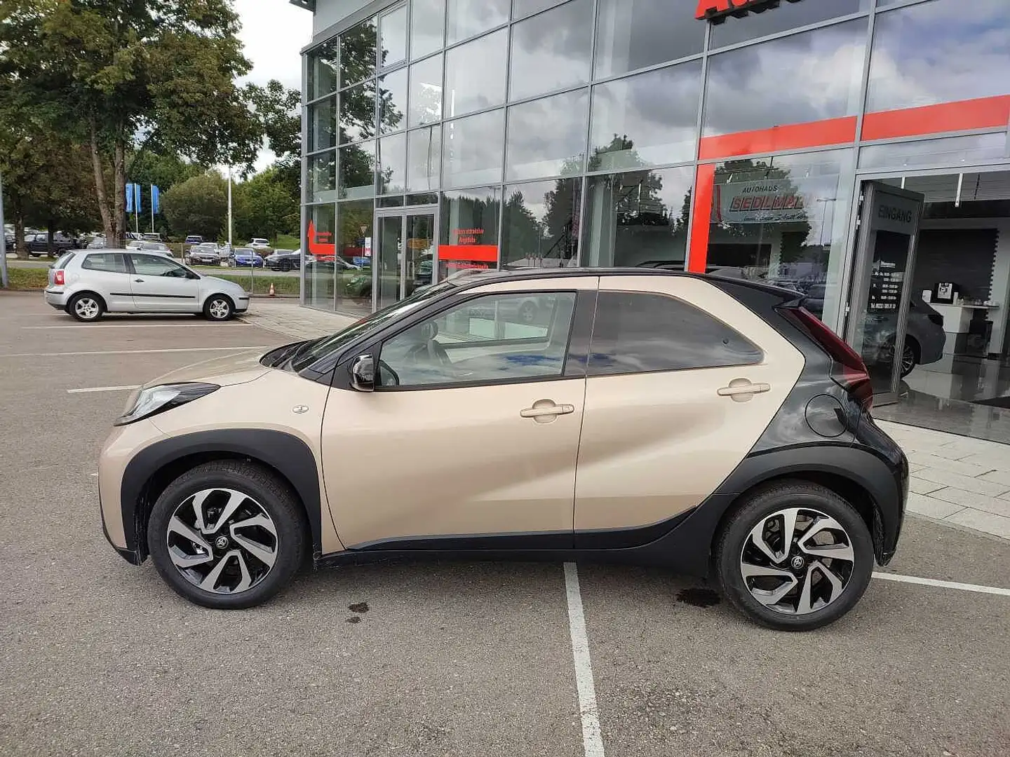 Toyota Aygo X Teamplayer KAMERA/SHZ/CARPLAY Beige - 1