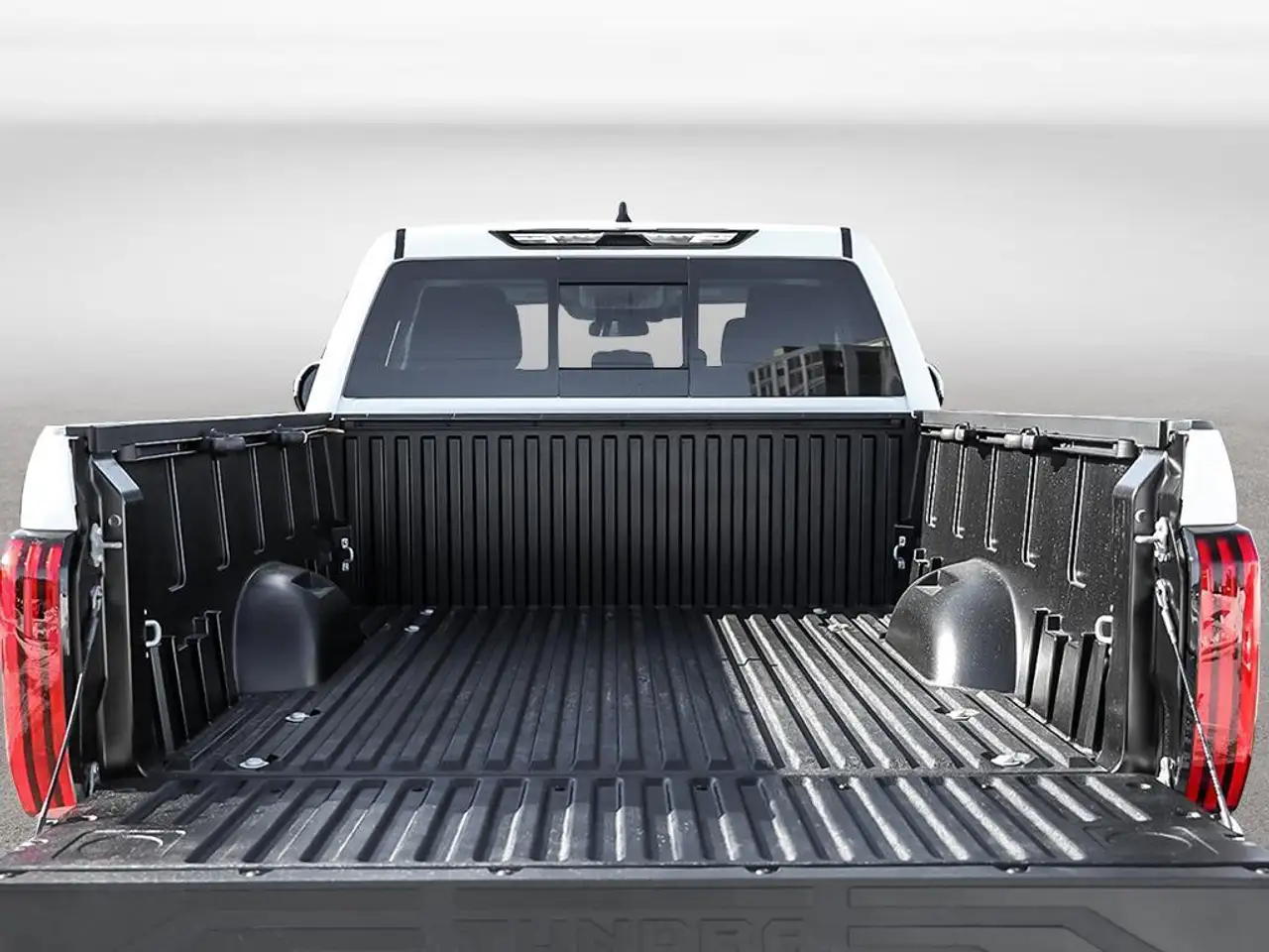 Toyota Tundra снимка Toyota Tundra
