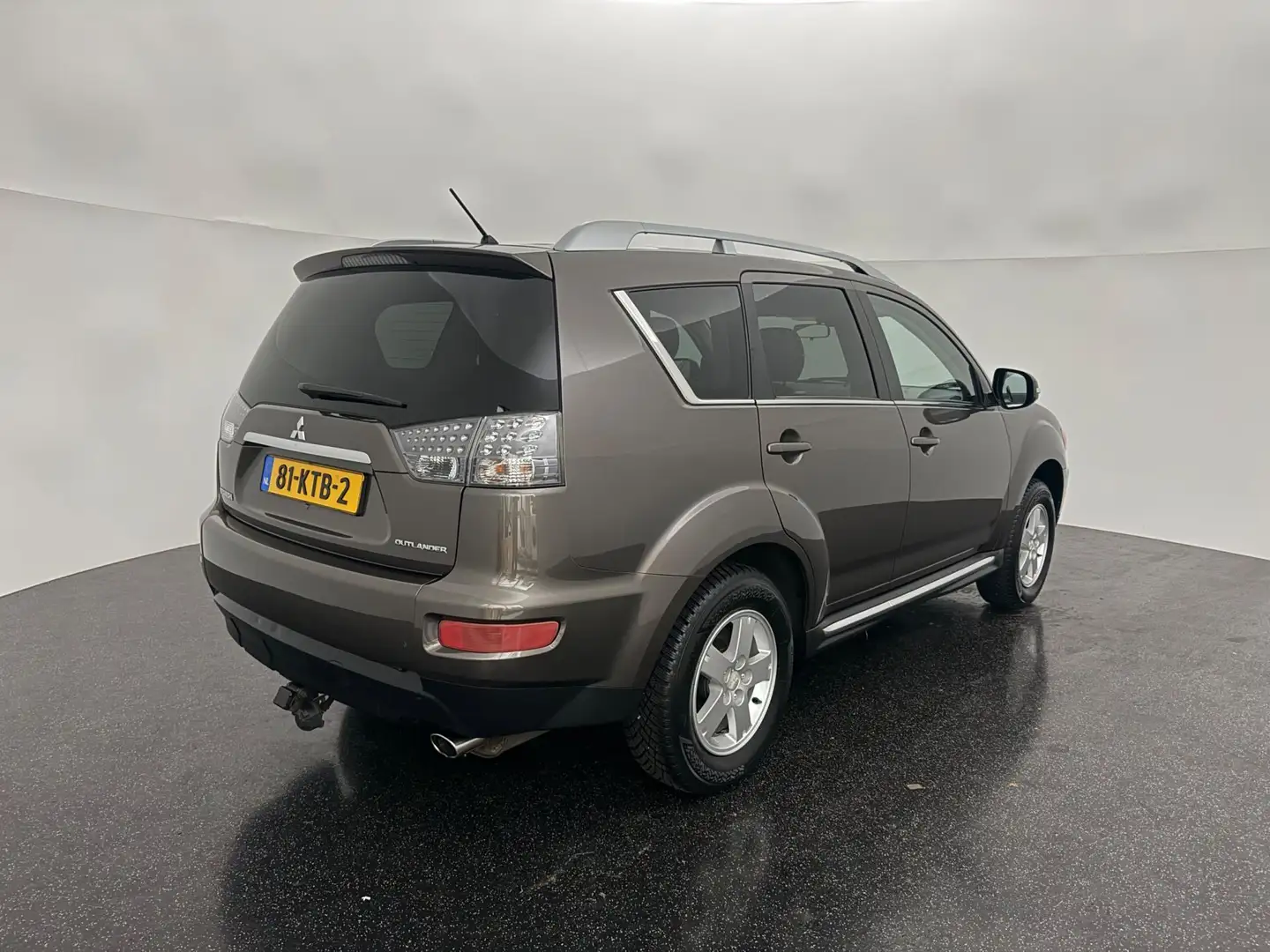 Mitsubishi Outlander 2.0 Intro Edition AUT Braun - 2