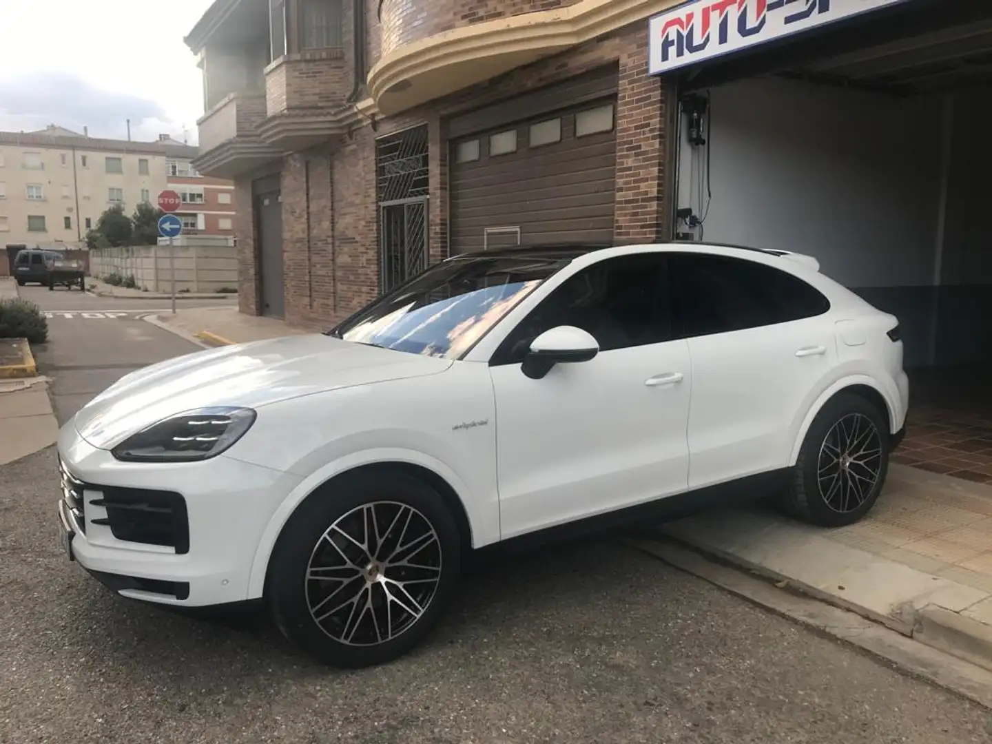 Porsche Cayenne E-Hybrid Coupé Aut. Blanc - 2