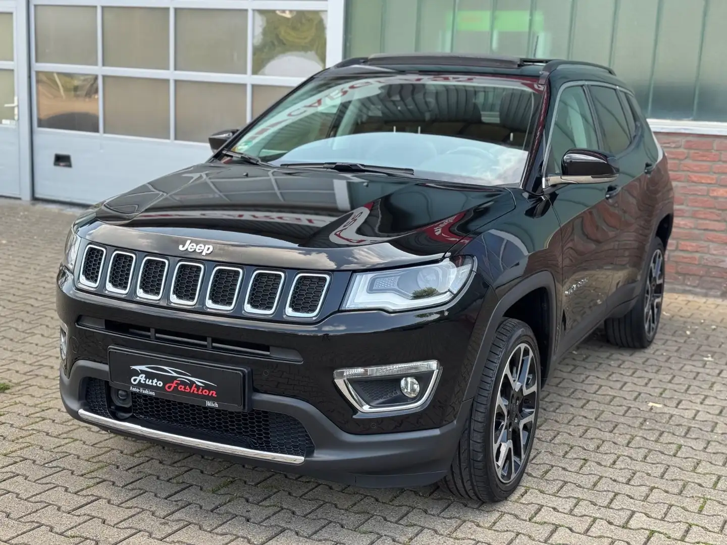 Jeep Compass Autoamtik Limited 4WD Panoramadach Zwart - 1