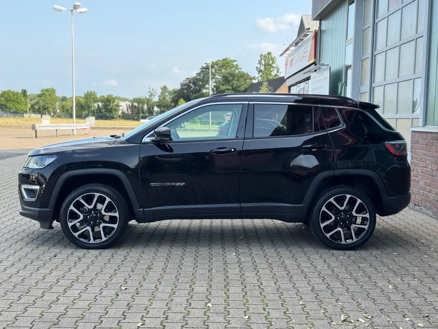 Jeep Compass Autoamtik Limited 4WD Panoramadach Zwart - 2