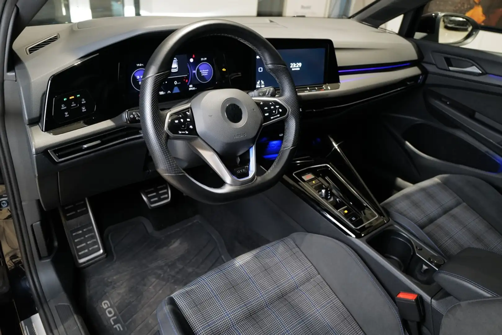 Volkswagen Golf VIII GTE eHybrid LedMatrix HUD ACC RKAM NAVI Schwarz - 2