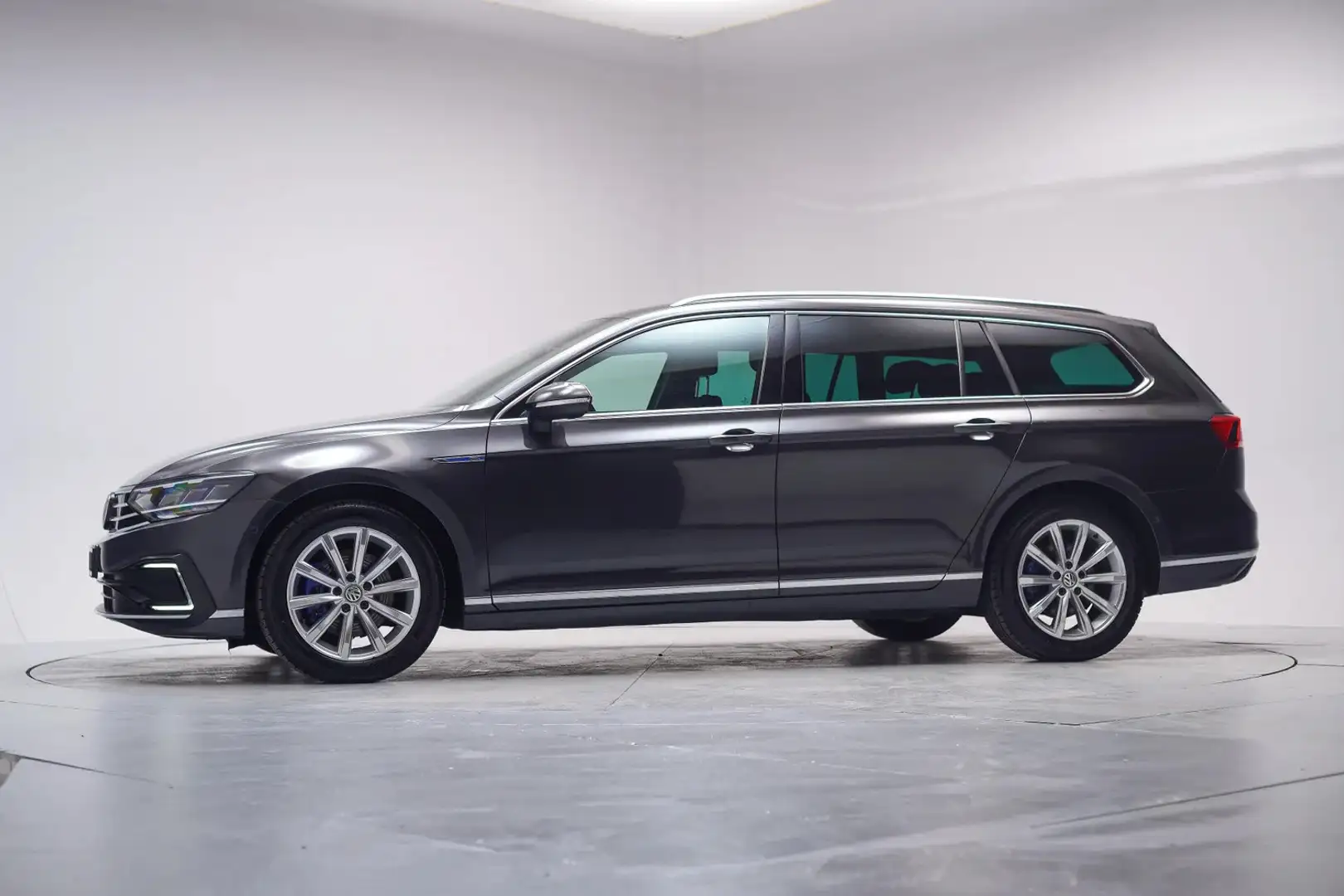 Volkswagen Passat Variant 1.4 TSI PHEV GTE Business Aut. [ Comfortstoelen Tr Grau - 2