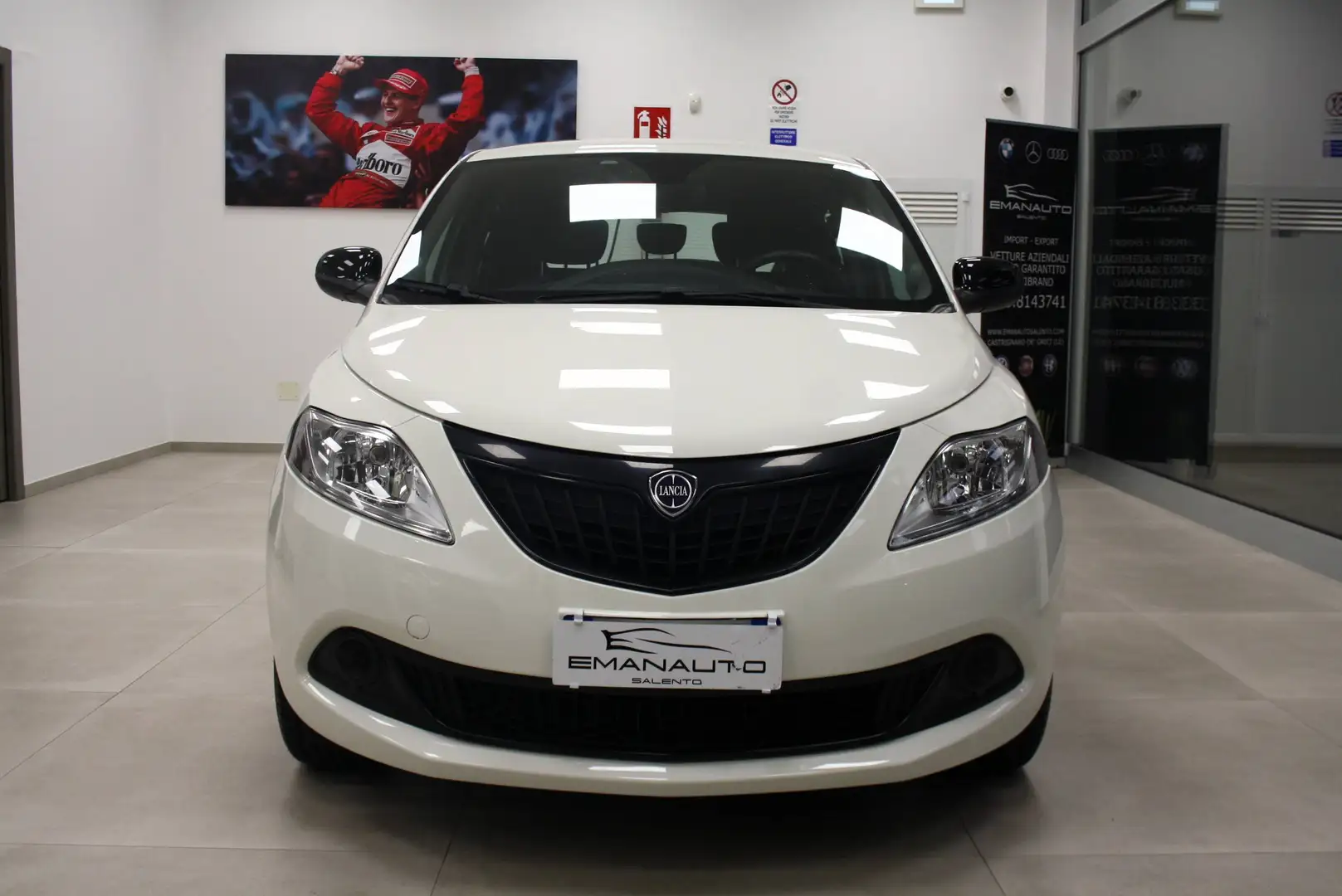 Lancia Ypsilon 1.0 firefly hybrid Silver