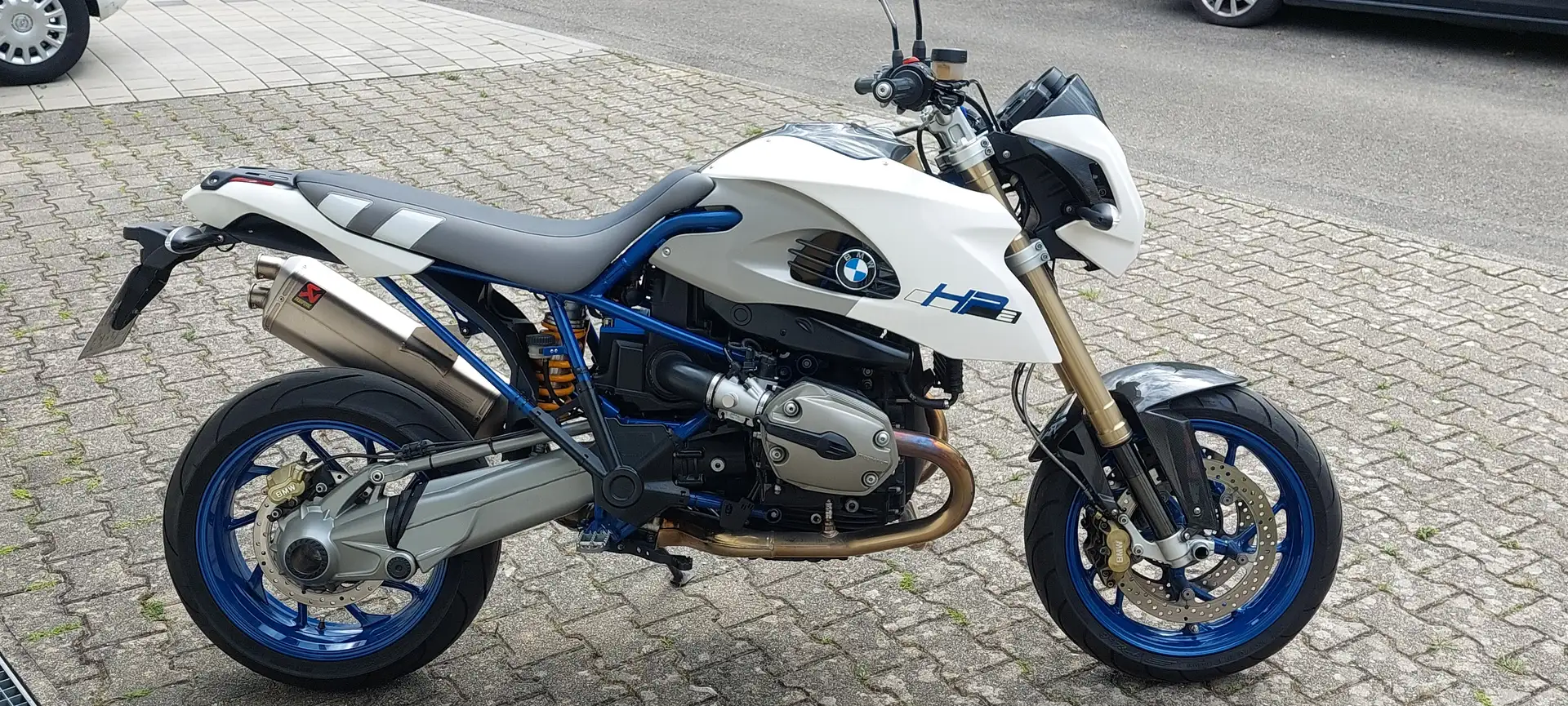 BMW HP 2 Megamoto Blanc - 1
