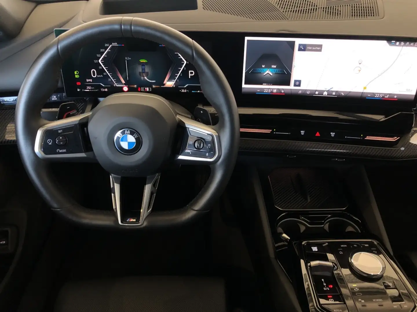 BMW 520 i SAG M Sport AHK/SHZ/S-LÜFT/hk/LED+/360CAM AHK/SH Black - 2