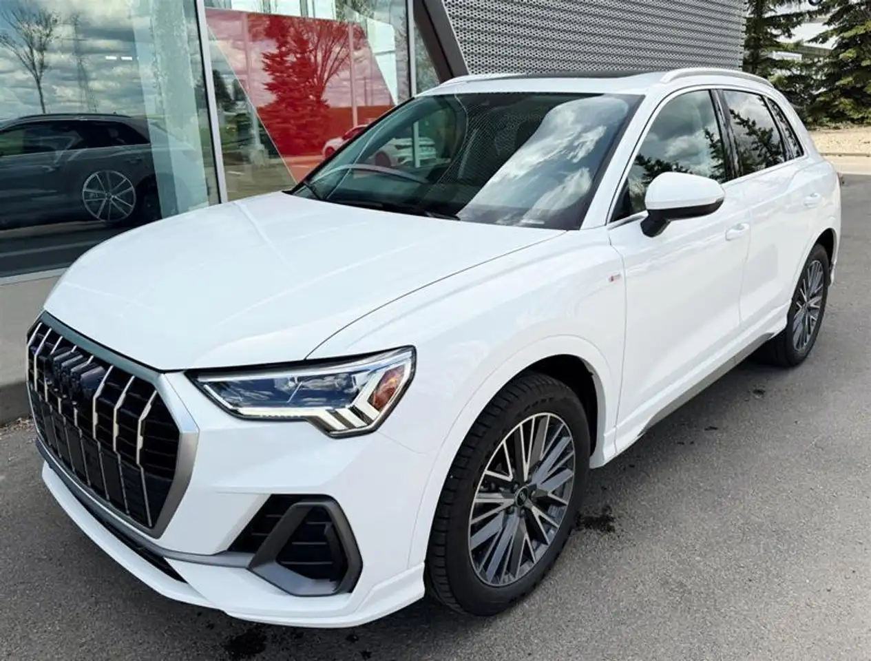 Audi Q3 снимка Audi Q3