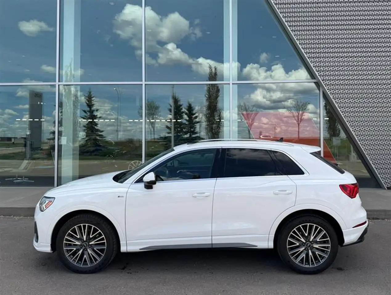 Audi Q3 снимка Audi Q3