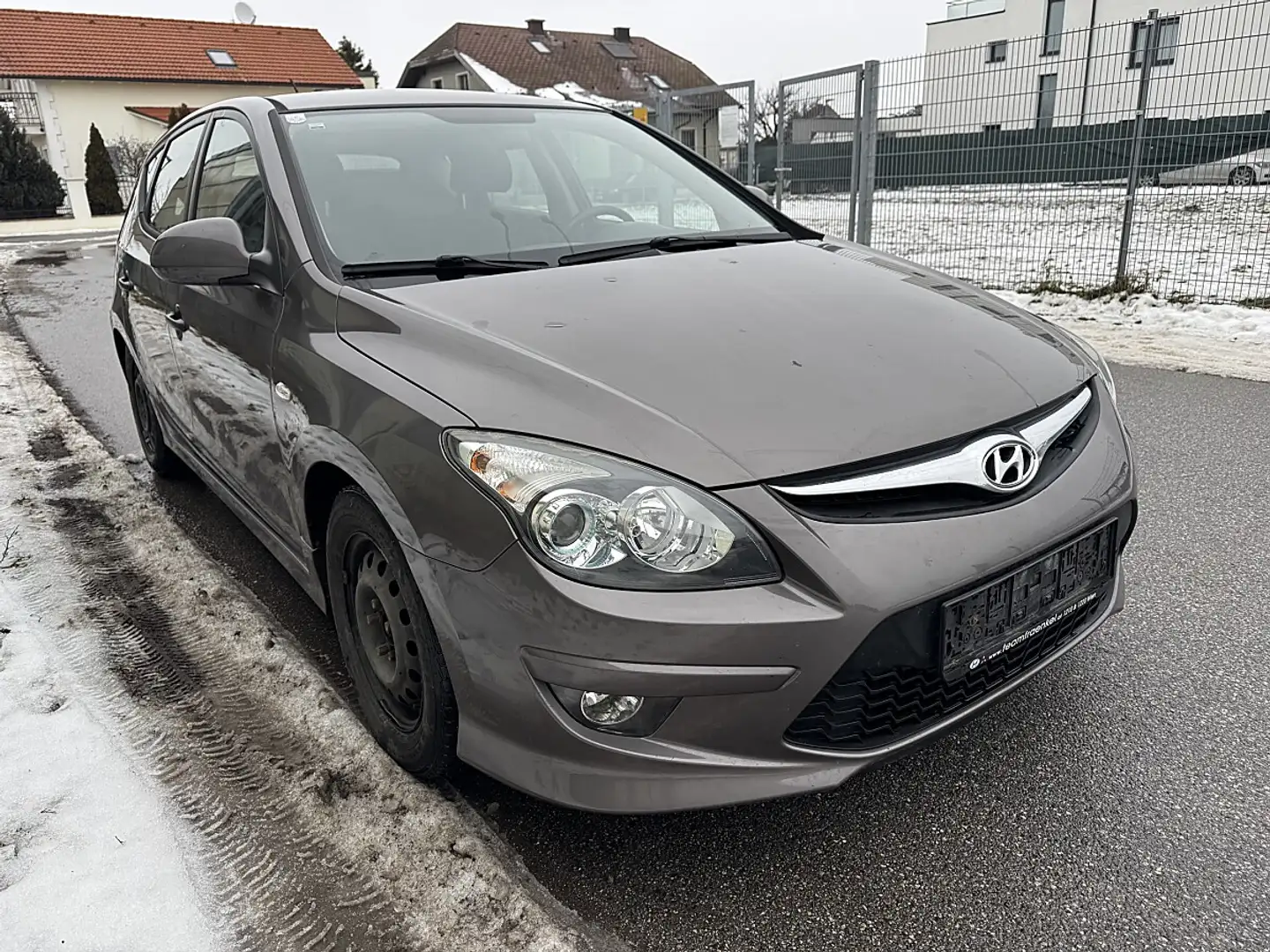 Hyundai i30 1,6 CRDi Comfort DPF Braun - 2