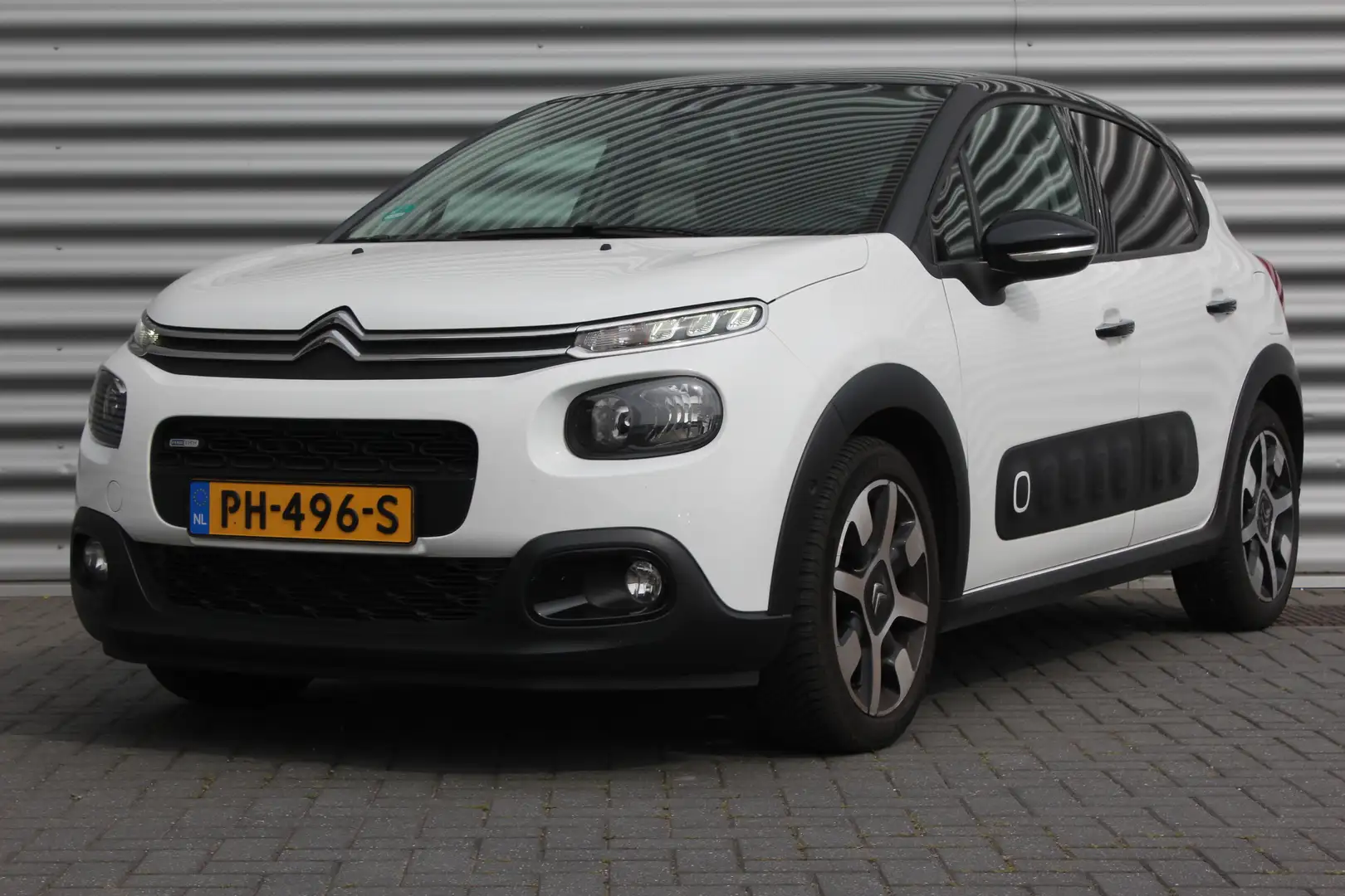 Citroen C3 Citroën 1.2 PURETECH 110PK SHINE AUTOMAAT / NAVI / Wit - 1