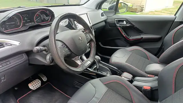 Peugeot 2008 view 8