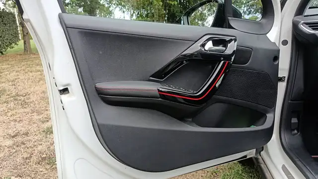 Peugeot 2008 view 7