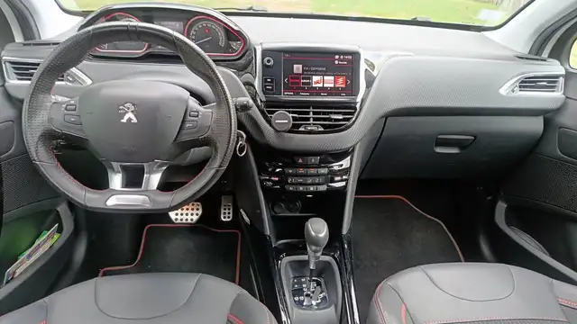 Peugeot 2008 view 11