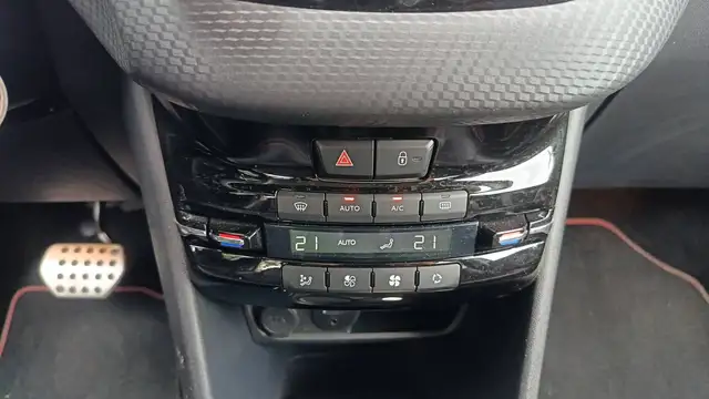 Peugeot 2008 view 13